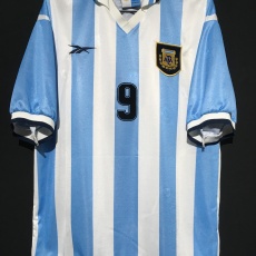 【1999/2000】 / Argentina / Home / No.9 BATISTUTA